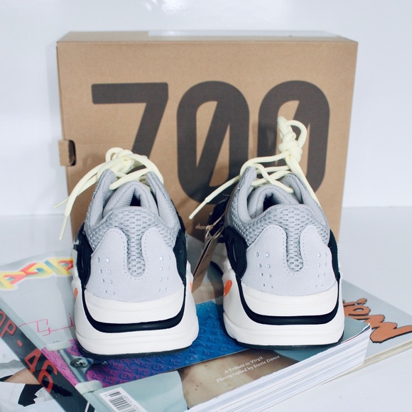 YEEZY 700 Wave Runner - Picture 4 of 5